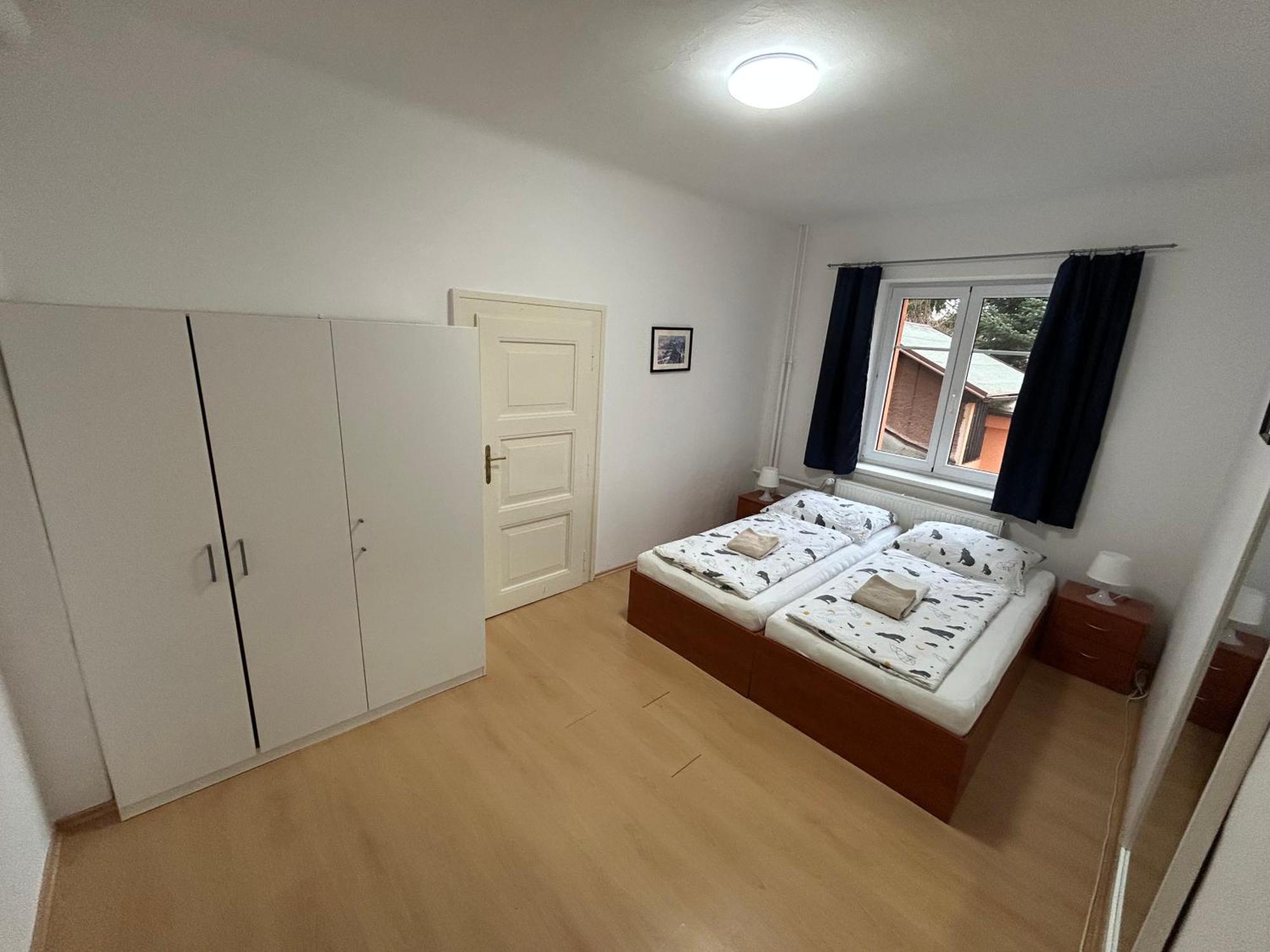 Apartmany U Kubiku ฮราเดตสคราโลเว ภายนอก รูปภาพ