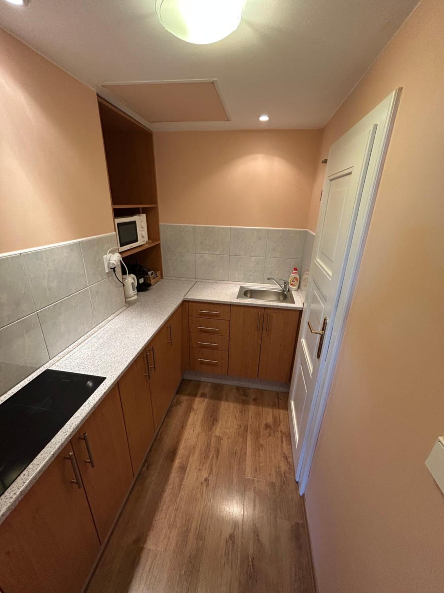 Apartmany U Kubiku ฮราเดตสคราโลเว ภายนอก รูปภาพ