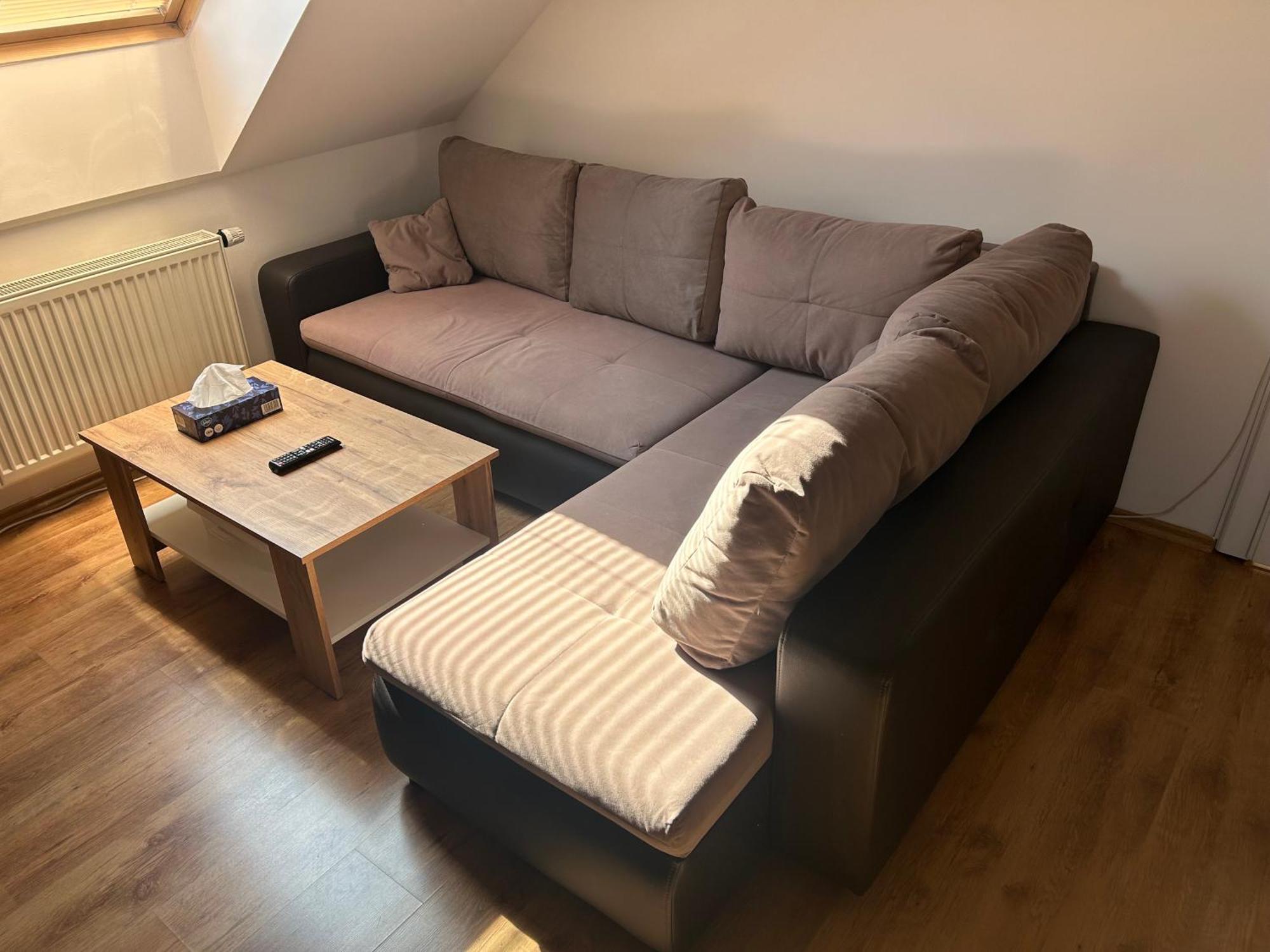 Apartmany U Kubiku ฮราเดตสคราโลเว ภายนอก รูปภาพ