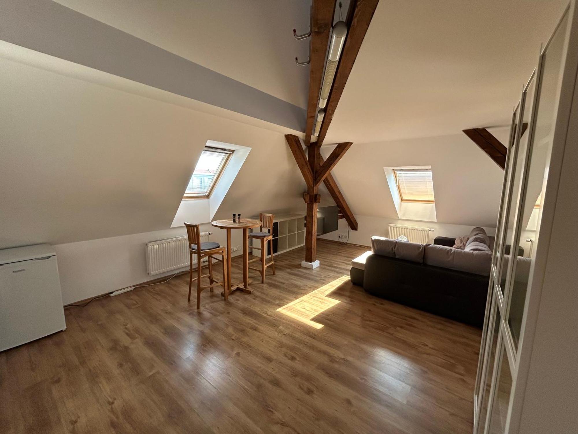 Apartmany U Kubiku ฮราเดตสคราโลเว ภายนอก รูปภาพ